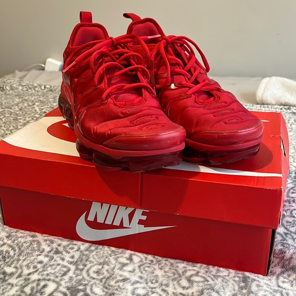~NEW~ AIR VAPORMAX PLUS Size 10MEN SHOES